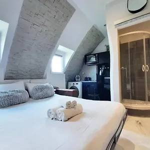 Appartement Nid Perché Au Coeur De Pigalle, Paris